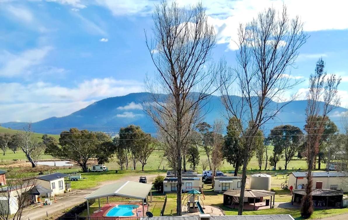 Mt Mittamatite Caravan Park Corryong Exteriör bild